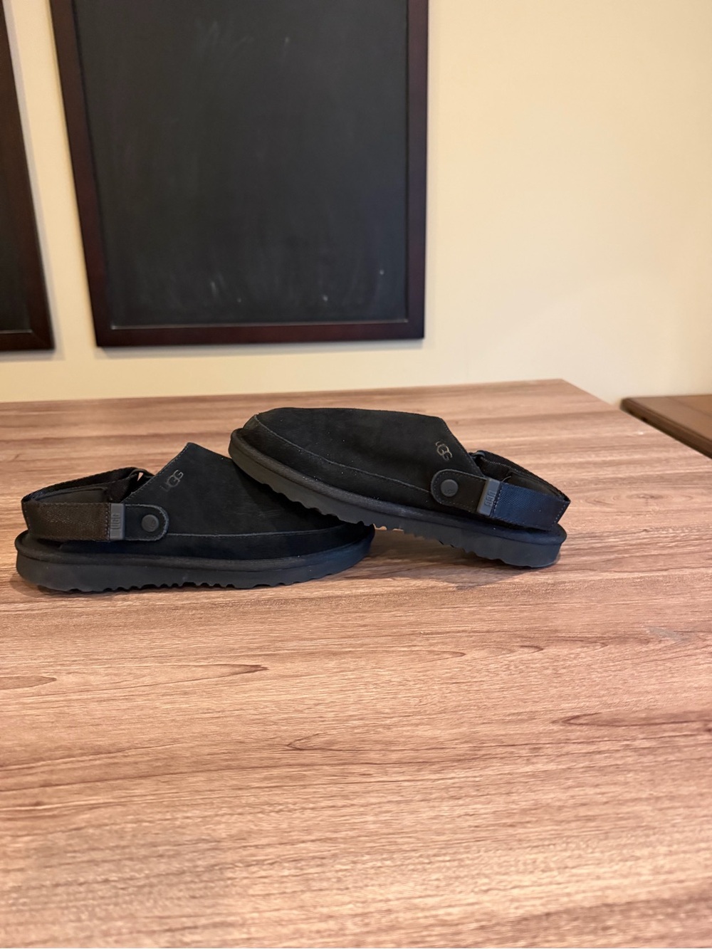 UGG slip on with strap womens 6 BL